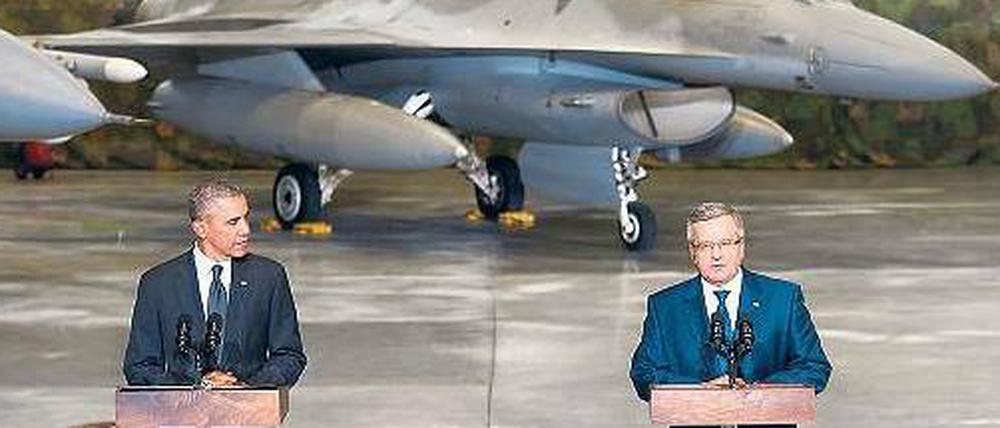 Gast in Warschau. US-Präsident Obama trat mit seinem polnischen Amtskollegen Komorowski am Flughafen auf.
