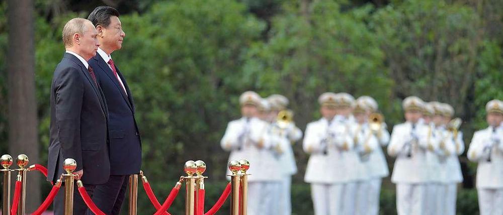 Schulterschluss in Asien: Russlands Wladimir Putin und Chinas Xi Jinping zum Auftakt des Flottenmanövers