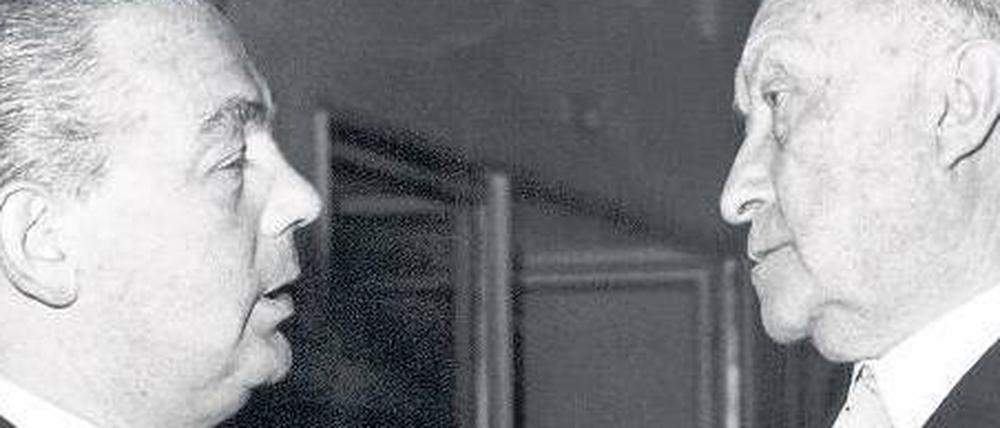 Kurze Wege. Der ehemalige Chef des Bundesverbandes der Deutschen Industrie, Fritz Berg (links), im Gespräch mit dem damaligen Bundeskanzler Konrad Adenauer. Was 1956 noch funktionierte, ist heute deutlich schwieriger. 