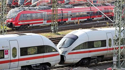 Personenzüge im Depot. In den kommenden Wochen könnte es wieder zu Streiks bei der Bahn kommen.