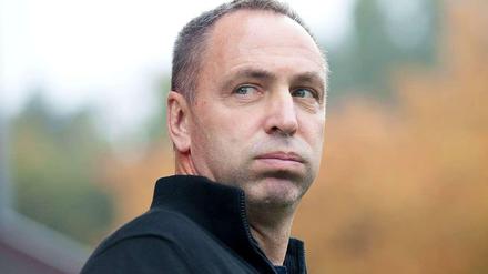 Einmal tief durchatmen: Union-Trainer Norbert Düwel stand beim Spiel gegen den SV Sandhausen gehörig unter Druck.
