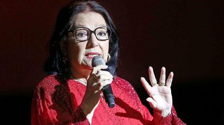 Echt mit Brille: Nana Mouskouri im Admiralspalast