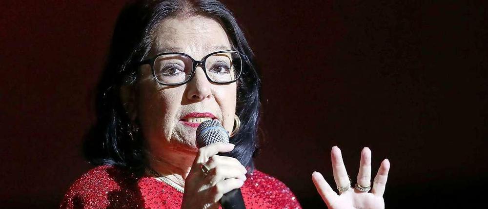 Echt mit Brille: Nana Mouskouri im Admiralspalast