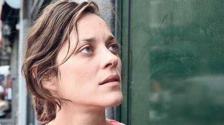 Die Kollegen von Sandra (Marion Cotillard) bekommen 1000 Euro, wenn sie geht. 