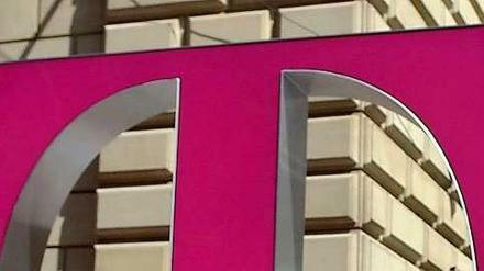 Der damalige Chef der Telekom, Ron Sommer, steht anlässlich des dritten Börsengangs im Jahr 2000 vor der Frankfurter Börse.