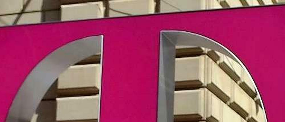 Der damalige Chef der Telekom, Ron Sommer, steht anlässlich des dritten Börsengangs im Jahr 2000 vor der Frankfurter Börse.