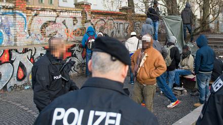 Jobs statt Gras. Die Flüchtlinge dealen nicht, weil ihnen der Job gefällt. Sie dealen, weil sie Geld brauchen. Unser Autor plädiert darum für eine Ausnahmeregelung für Kreuzberg, die ermöglicht, dass die hiesigen Flüchtlinge sofort legal arbeiten dürfen