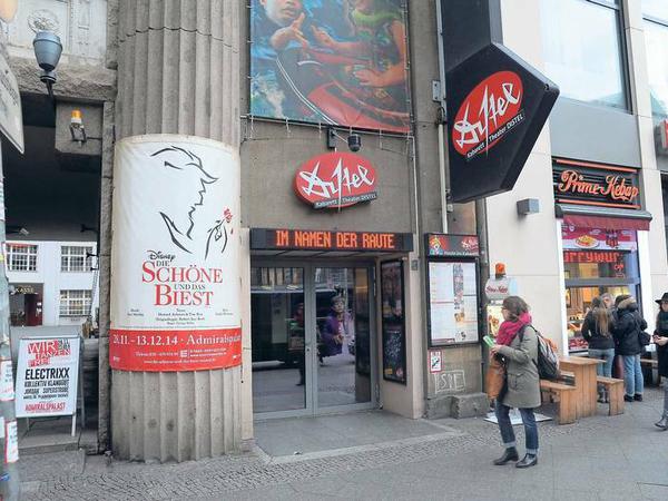 Piek mich, aber tu mir nicht weh. Die Distel im Admiralspalast besteht seit 1953.