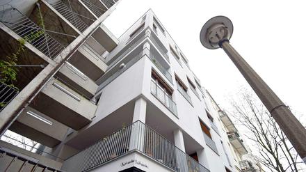 In Prenzlauer Berg steht ein Fertighaus mit sieben Stockwerken. Zehn Monate hat es gedauert, das Gebäude für sechs Familien in einer Baulücke zu errichten.