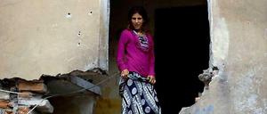Eine junge Frau aus Syrien hat mit ihrer Familie Obdach in einer Ruine in Istanbul gefunden. 