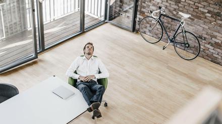 Büro oder Wohnung oder auch egal? Solange Laptop und Rennrad in der Nähe sind, fühlt die globale Elite überall zuhause.