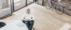 Büro oder Wohnung oder auch egal? Solange Laptop und Rennrad in der Nähe sind, fühlt die globale Elite überall zuhause.