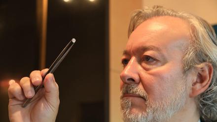 Patrick Zimmermann macht aus Asche verstorbener Diamenten. Bei 1450 Euro geht es los.