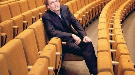 Kurator und Kapitän. Thomas Oberender im Zuschauerraum des Festspielhauses. 