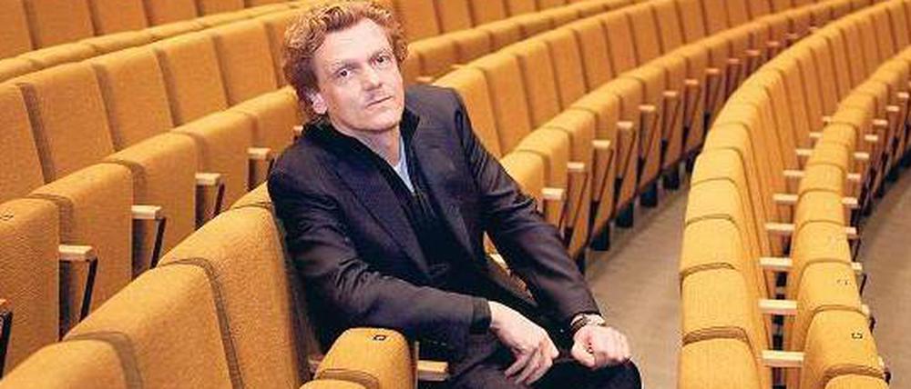 Kurator und Kapitän. Thomas Oberender im Zuschauerraum des Festspielhauses.