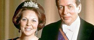 Die niederländische Königin Beatrix mit ihrem Mann Claus im Jahr 1980.