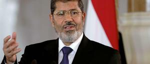 Ägyptens Präsident Mursi wird im Ausland für sein Vorgehen scharf kritisiert.