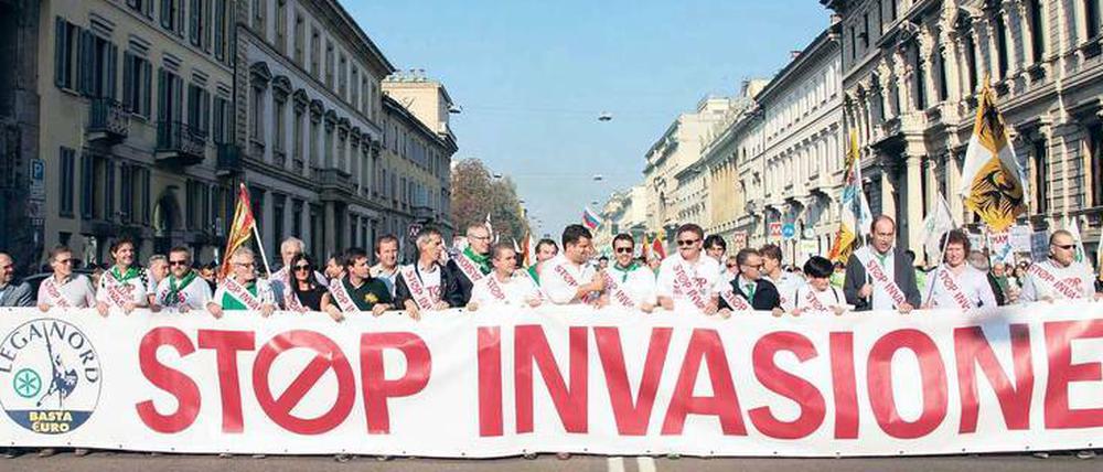 Illegale Einwanderung als Schreckgespenst. Die Lega Nord – hier eine von ihr organisierte Demonstration im Oktober in Mailand – schürt im Land die Angst vor Migranten und Flüchtlingen.