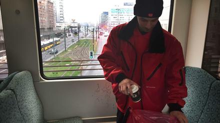 Marcel Tusche ist einer von 240 Reinigungskräften der S-Bahn. 