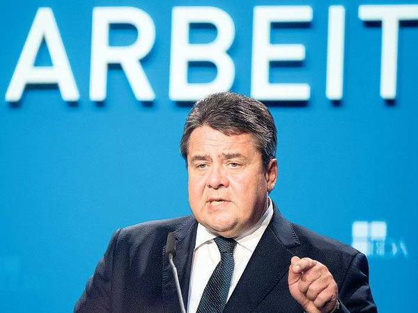 Im Spagat. Beim Arbeitgebertag plädierte Sigmar Gabriel für das transatlantische Freihandelsabkommen. In der SPD ist es aber höchst umstritten.