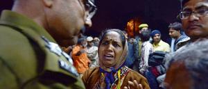 Bei einer Massenpanik beim Hindu-Fest in Indien starben an einem Bahnhof am Rande der Maha Kumbh Mela mehrere Menschen.