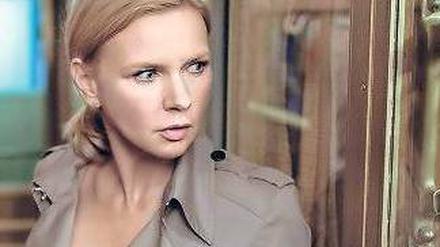 Minette Frey (Veronica Ferres) belauscht ihren Mann und seine Geliebte.