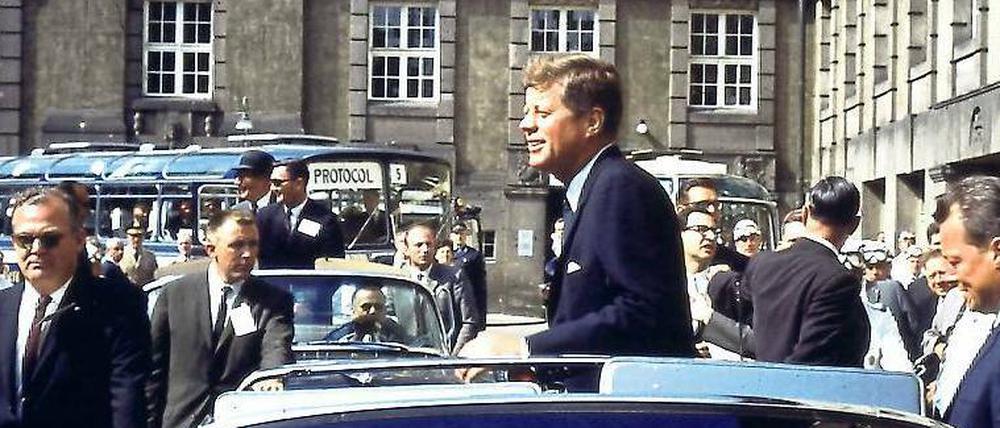 Präsident mit Botschaft. John F. Kennedy wurde für eine Rede bejubelt und für eine andere bewundert. 