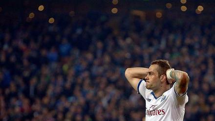 Das Bangen geht weiter. Pierre-Michel Lasogga und seinem HSV gelang im Hinspiel kein Treffer gegen Zweitligist Fürth.