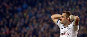 Das Bangen geht weiter. Pierre-Michel Lasogga und seinem HSV gelang im Hinspiel kein Treffer gegen Zweitligist Fürth.
