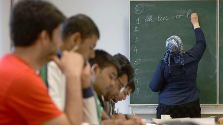 Deutsche Geheimdienstler dürfen offenbar auch künftig Asylbewerber aushorchen.