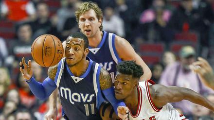 Monta Ellis (l.) war der Topscorer der Mavericks, auch Dirk Nowitzki und Chicagos Jimmy Butler spielten stark.
