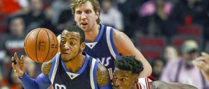 Monta Ellis (l.) war der Topscorer der Mavericks, auch Dirk Nowitzki und Chicagos Jimmy Butler spielten stark.