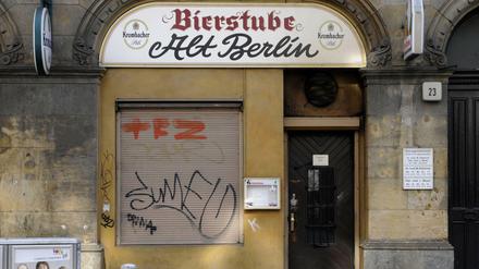 Dir war Berlin: Das Haus in der Münzstraße 23 soll saniert werden - die Kneipe muss raus.