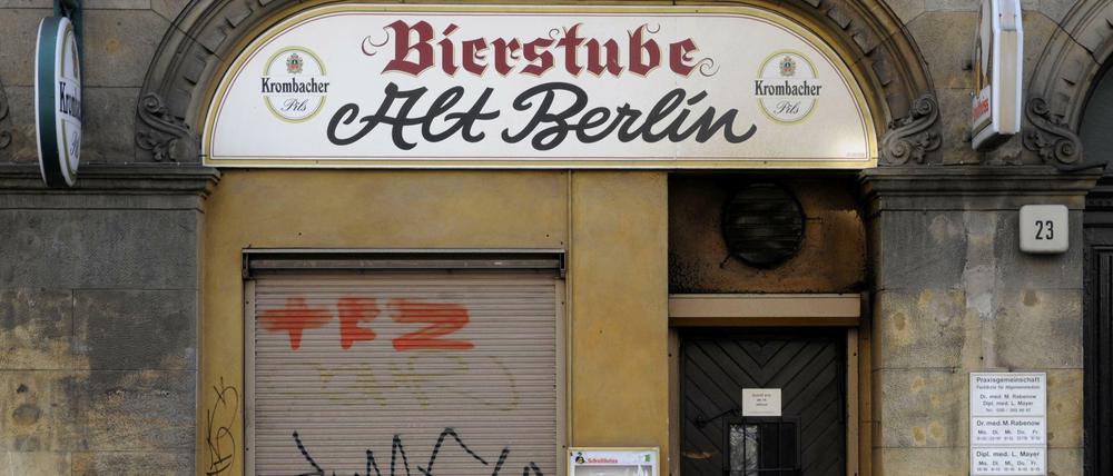 Dir war Berlin: Das Haus in der Münzstraße 23 soll saniert werden - die Kneipe muss raus.