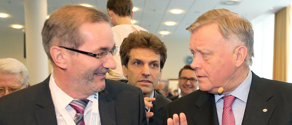 Matthias Platzeck (SPD) und Wladimir Jakunin, Chef der russischen Staatsbahn sind bei der Europa-Konferenz des Deutsch-Russischen Forums "lost in translation".