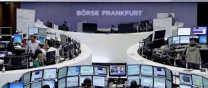 Der Dax ist am Freitag wenig verändert gestartet. Der deutsche Leitindex war am Vortag erstmals in seiner Geschichte über die Marke von 9800 Punkten geklettert, hatte am Ende aber deutlich nachgegeben.