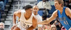 Anthony Davis (links) fällt verletzt aus, Dirk Nowitzki rückt nach.