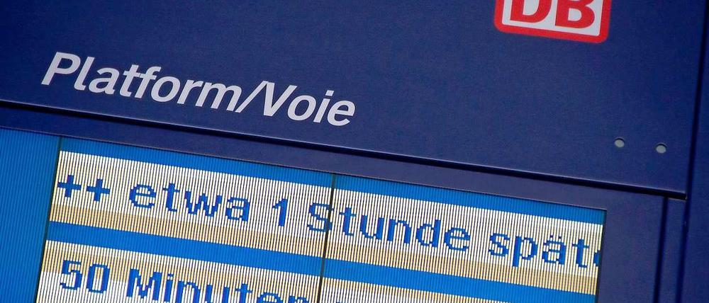 Nichts geht, alles steht: Immer wieder kommt es zu Verspätungen bei der Deutschen Bahn. 2013 waren es fast 3,8 Millionen Minuten im Fernverkehr.