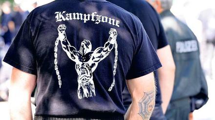 Ob Neonazis, Salafisten oder Autonome: Überall dort, wo mit Gewalt durch Extremisten zu rechnen ist, will der Bundesverfassungsschutz künftig in die Kompetenzen der Länder eingreifen können – aber nur als „Reservezuständigkeit“.