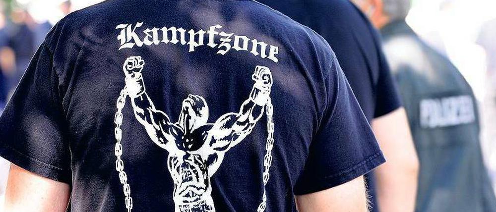 Ob Neonazis, Salafisten oder Autonome: Überall dort, wo mit Gewalt durch Extremisten zu rechnen ist, will der Bundesverfassungsschutz künftig in die Kompetenzen der Länder eingreifen können – aber nur als „Reservezuständigkeit“. 