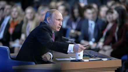 Wladimir Putin musste sich bei der Jahrespressekonferenz ungewöhnlich kritischen Fragen stellen.
