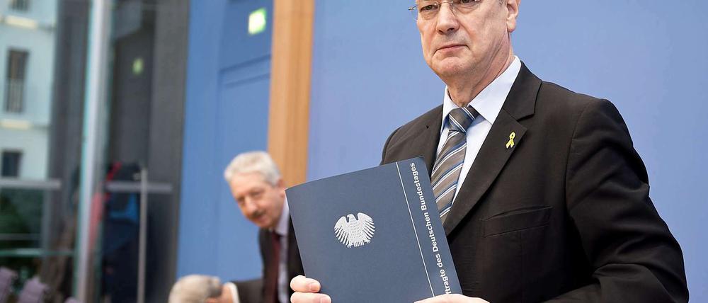 Hellmut Königshaus hat seine Verpflichtung wörtlicher genommen, als es seinen jeweiligen Verteidigungsministern lieb war.
