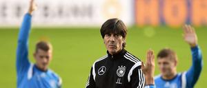 Optimismus sieht anders aus. Joachim Löw vor dem Spiel in Vigo.