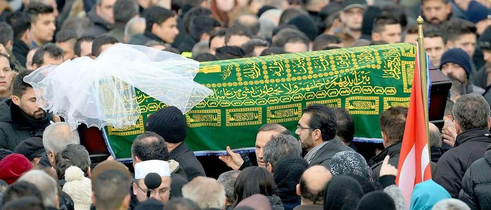 Mehr als 1000 Menschen nahmen Abschied von der getöteten Tugce.