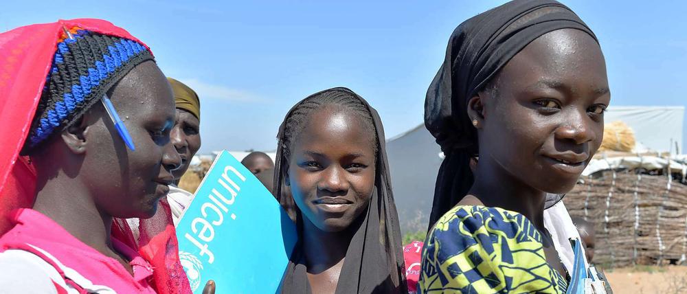 Schulmädchen in einem UNHCR-Camp für nigerianische Flüchtlinge in Kamerun. 