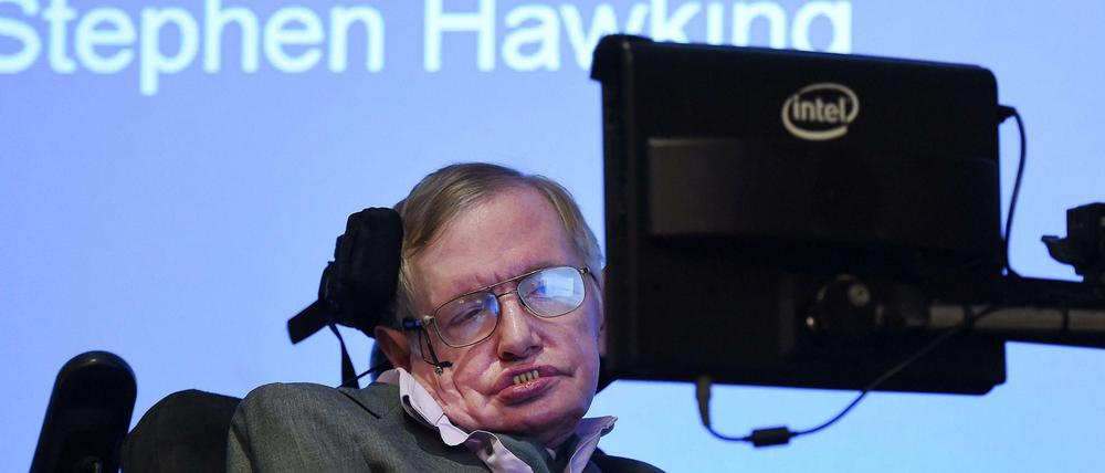 Starforscher. Der britische Astrophysiker ist weltweit bekannt - für seine Arbeiten zu Schwarzen Löchern, aber auch wegen seiner Erkrankung ALS, die ihn praktisch bewegungsunfähig gemacht hat. Er kommuniziert über einen Sprachcomputer. 