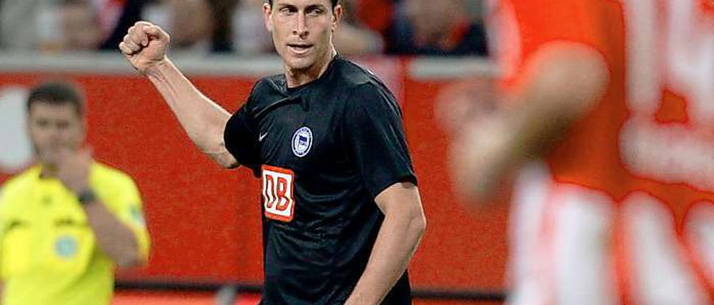 Gut gezielt. Rob Friend brachte Hertha in Führung. Wegen der wackeligen Defensive wurde es am Ende noch spannend.