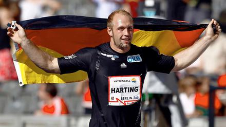 Robert Harting freut sich sichtlich, bei dem Istaf dabei zu sein.