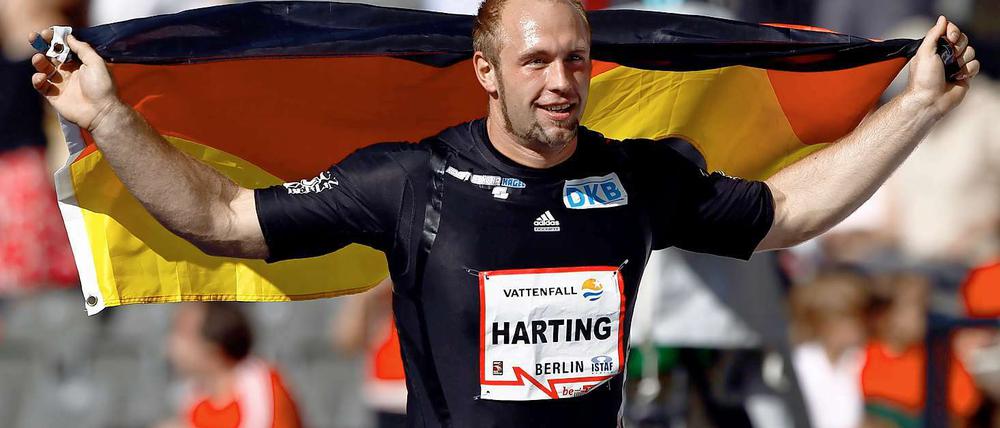 Robert Harting freut sich sichtlich, bei dem Istaf dabei zu sein.