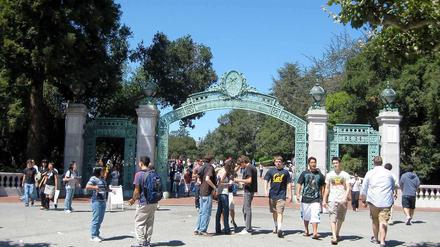 Braucht die Dissertation ein diskursanalytisches Kapitel? Die Berliner Betreuerin meint ja, der Betreuer in Berkeley (im Bild der Campus) nein.